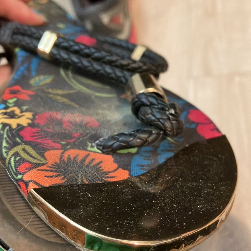 Mossimo Sandals - Picture 4 of 4